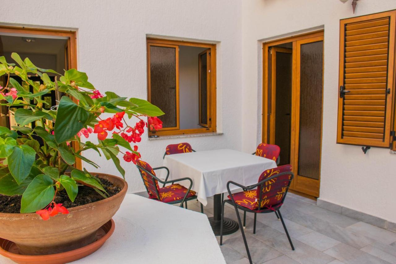 Apartments White & Green In Malinska Extérieur photo
