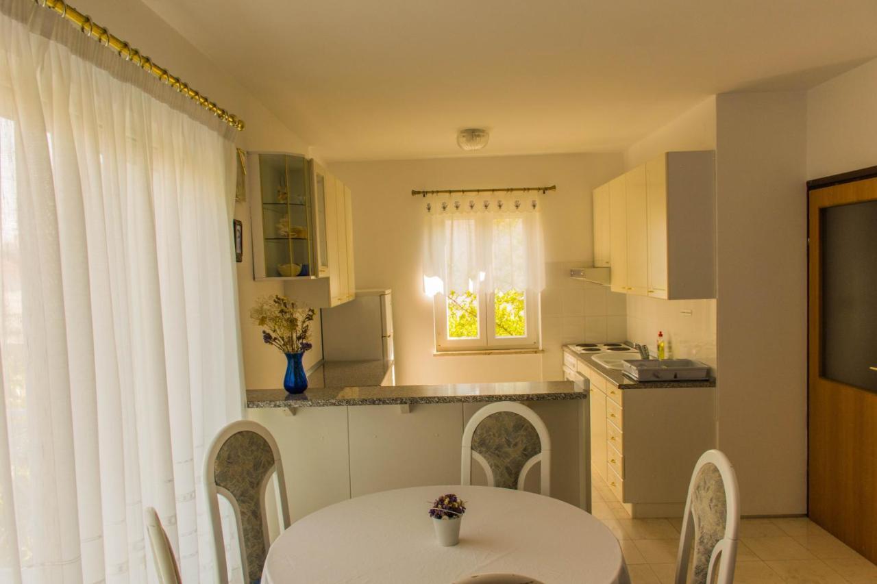 Apartments White & Green In Malinska Extérieur photo