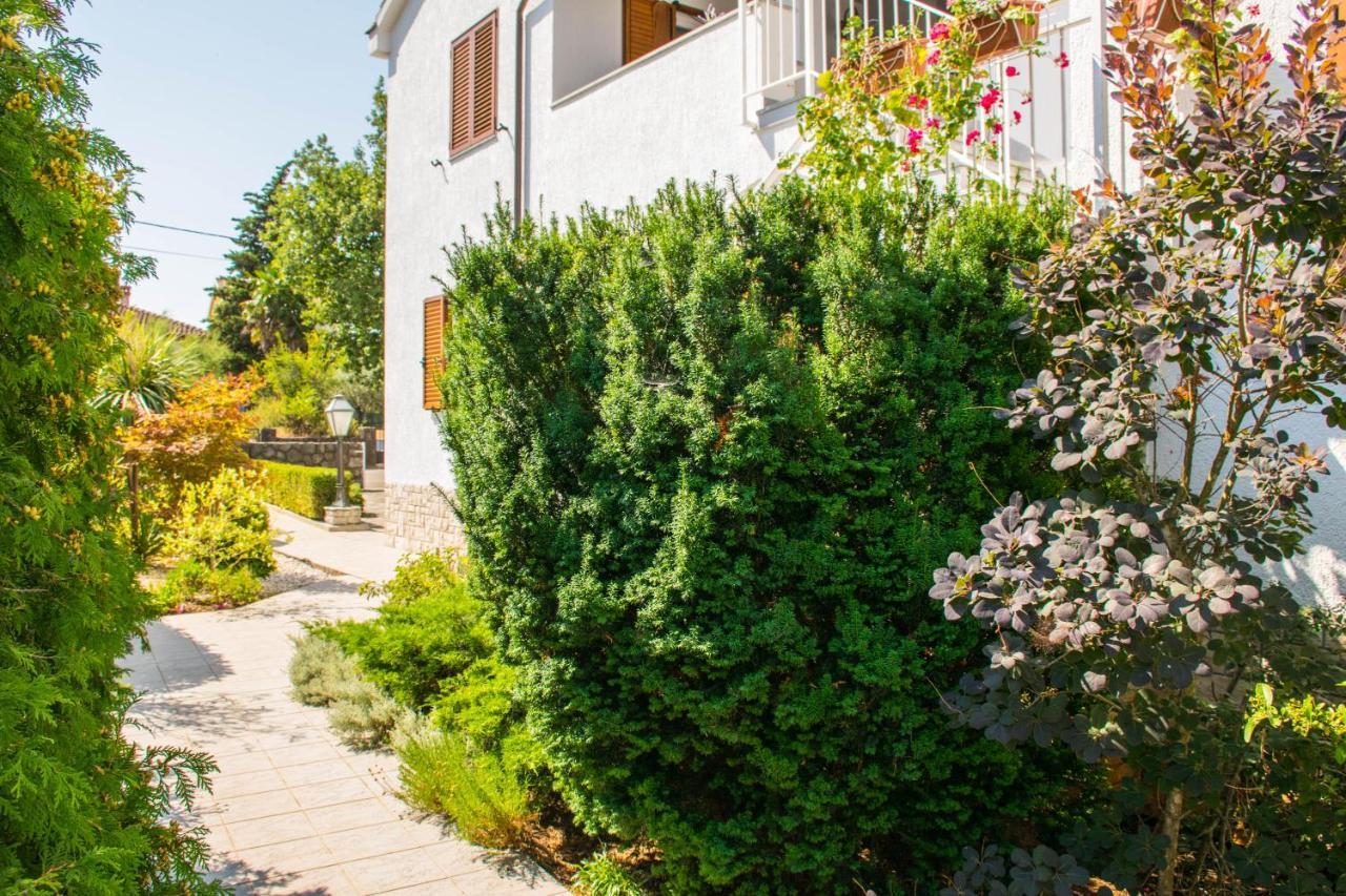 Apartments White & Green In Malinska Extérieur photo