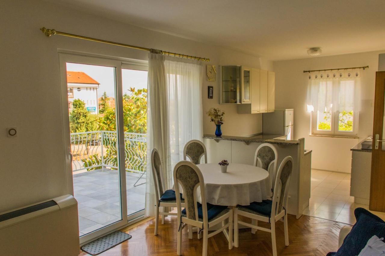 Apartments White & Green In Malinska Extérieur photo