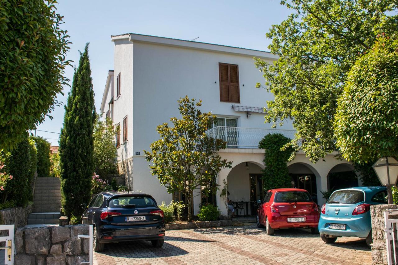 Apartments White & Green In Malinska Extérieur photo