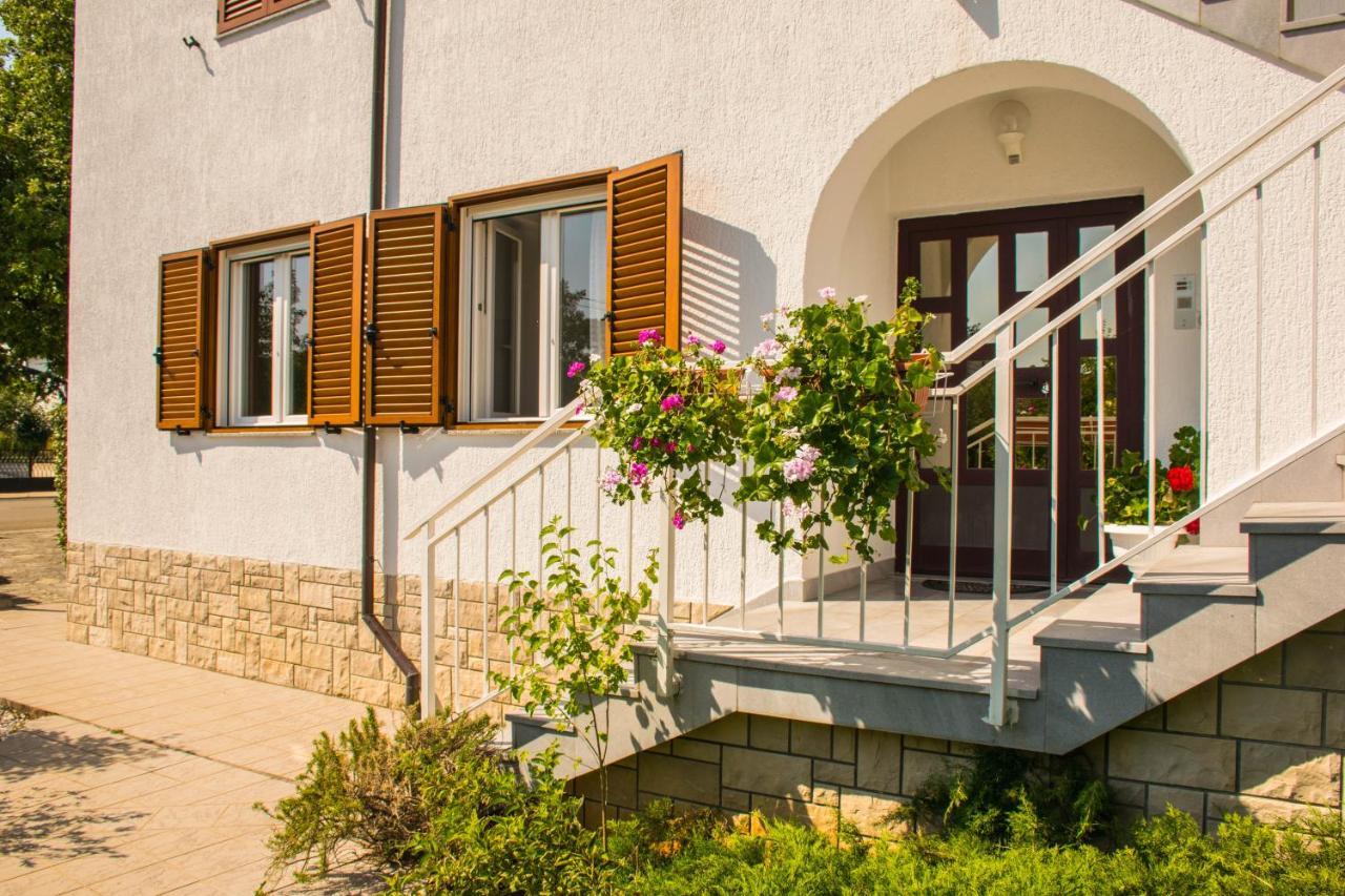 Apartments White & Green In Malinska Extérieur photo