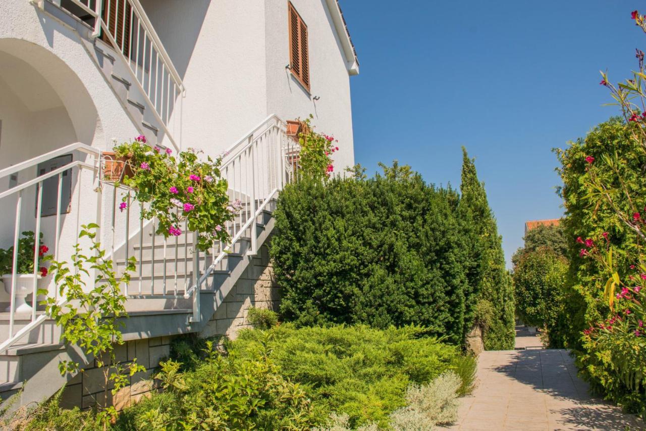 Apartments White & Green In Malinska Extérieur photo