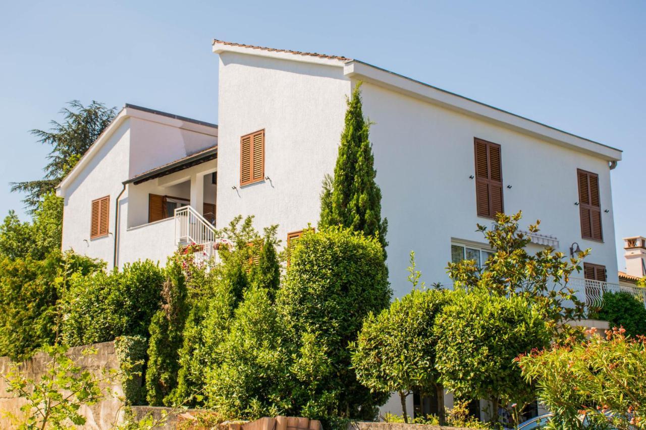 Apartments White & Green In Malinska Extérieur photo