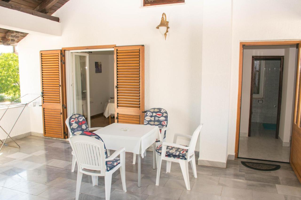 Apartments White & Green In Malinska Extérieur photo