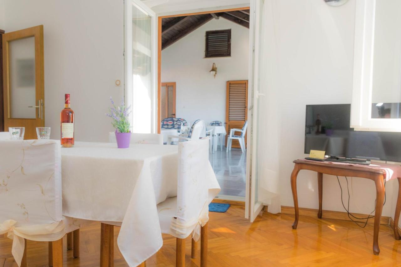 Apartments White & Green In Malinska Extérieur photo